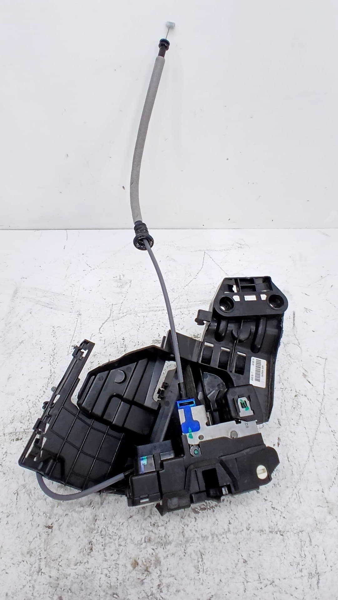 Cerradura puerta trasera izquierda LYNK & CO 01
