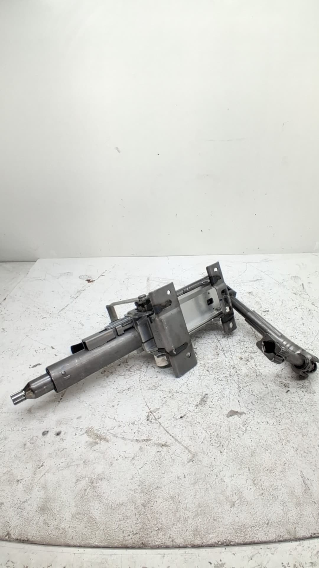 Columna direccion LYNK & CO 01 2