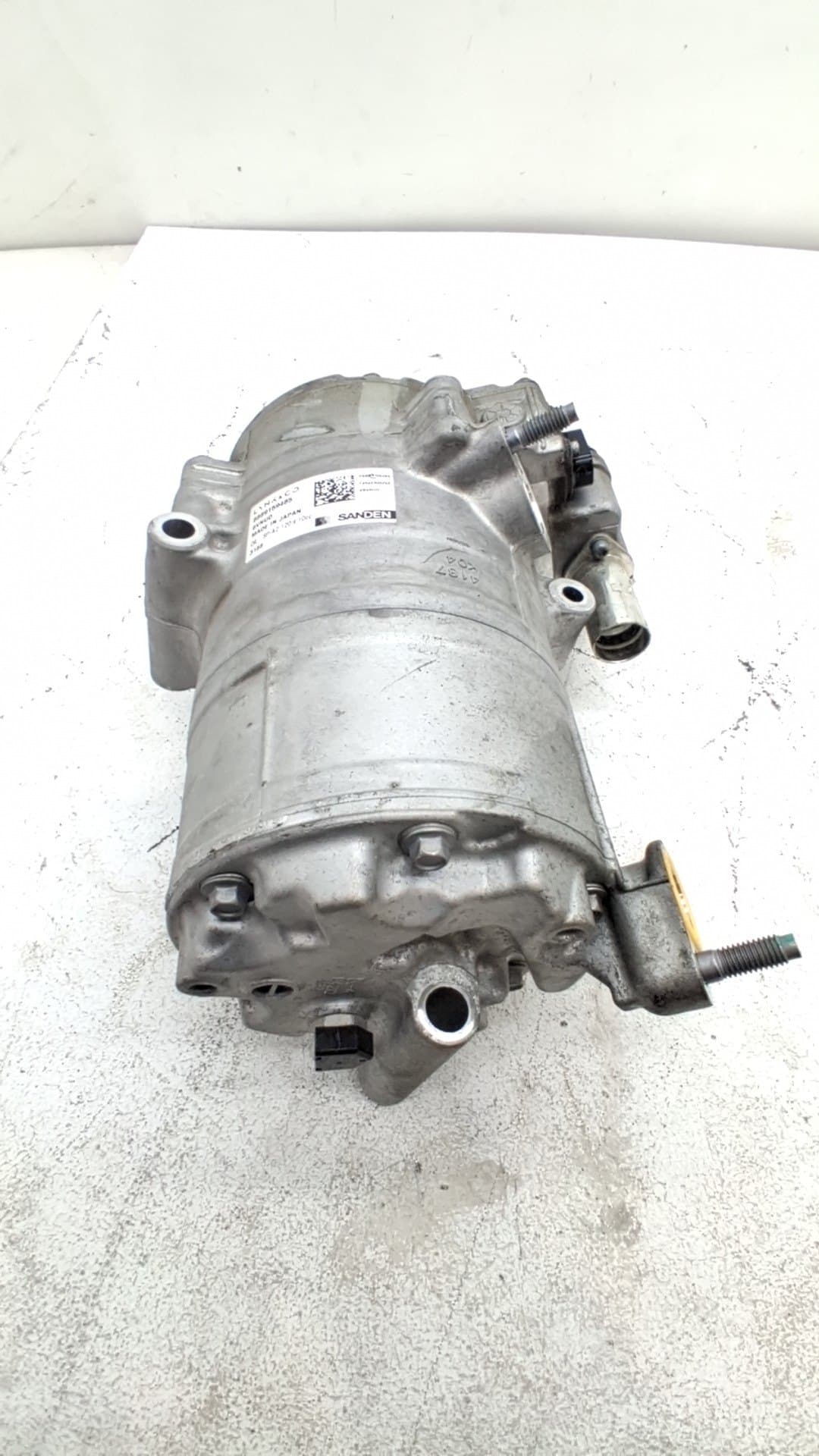 Recambio LYNK & CO 01 ref. 8889159485 2