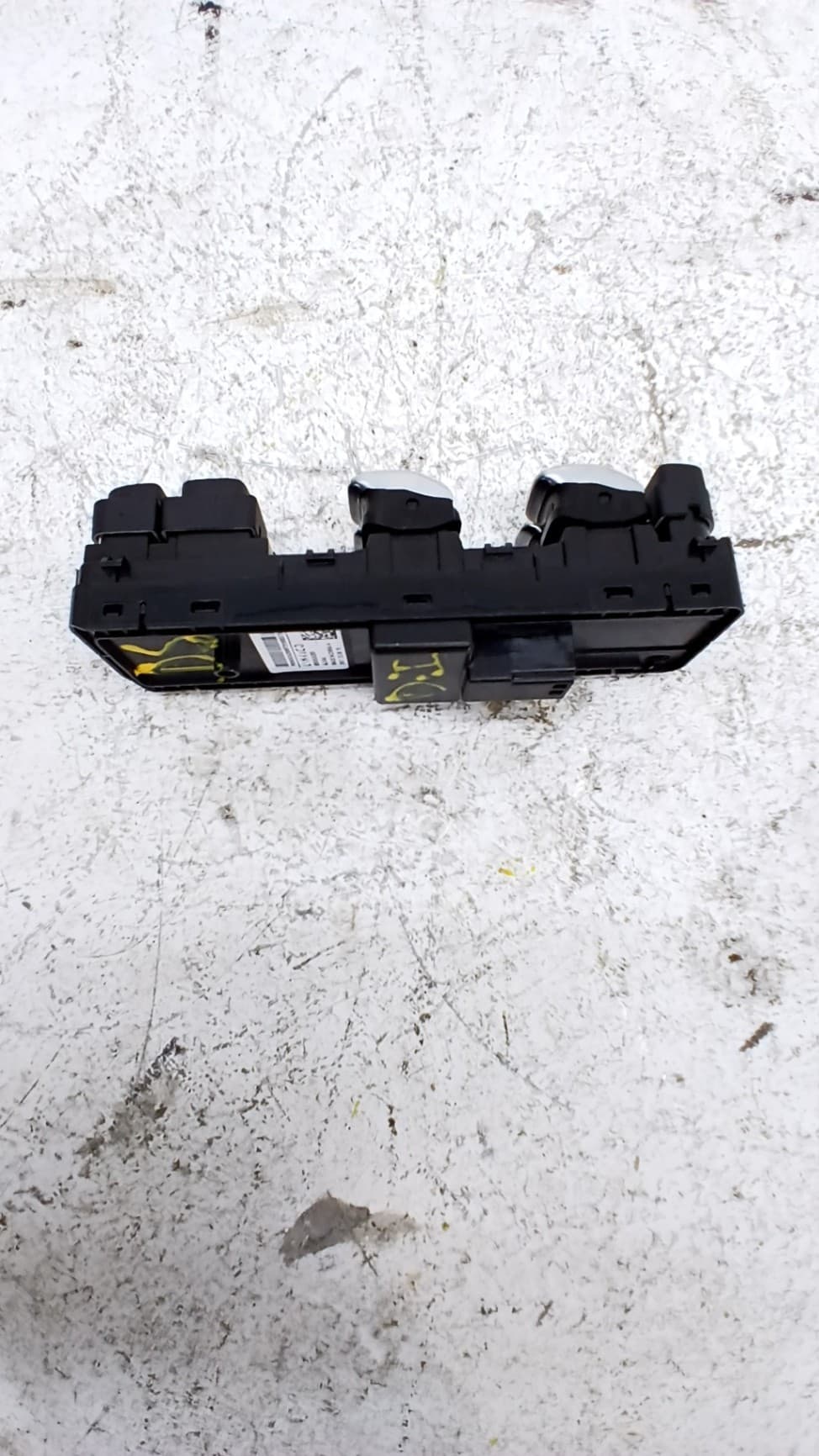 Mando elevalunas delantero izquierdo LYNK & CO 01 3