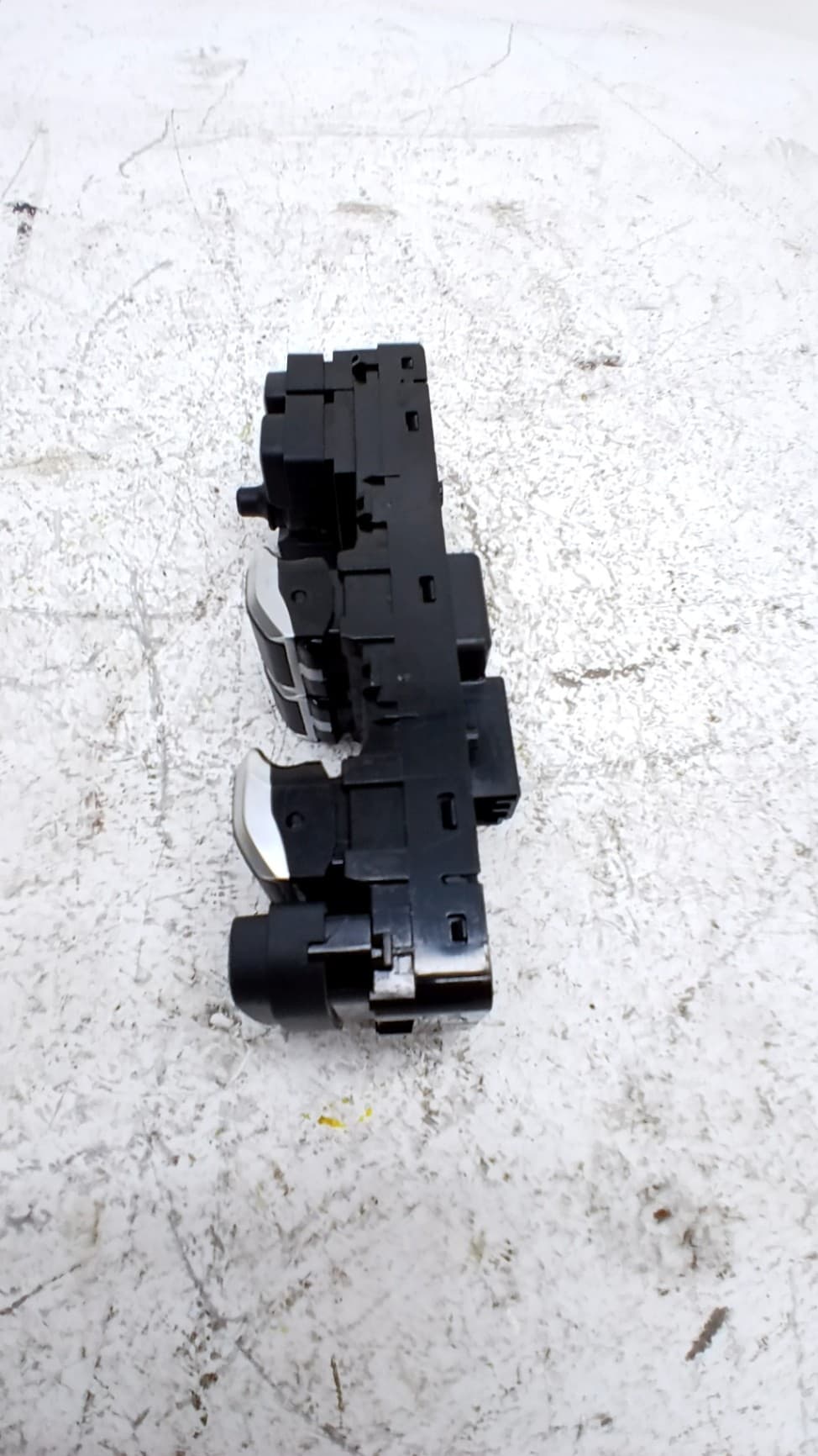 Mando elevalunas delantero izquierdo LYNK & CO 01