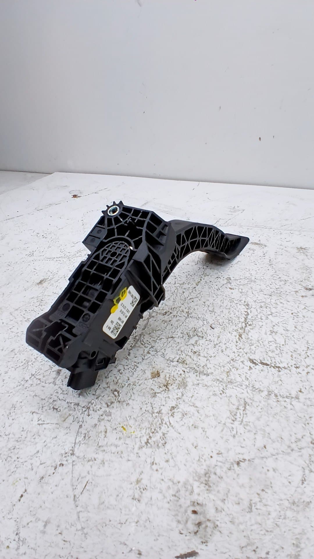 Pedal acelerador LYNK & CO 01