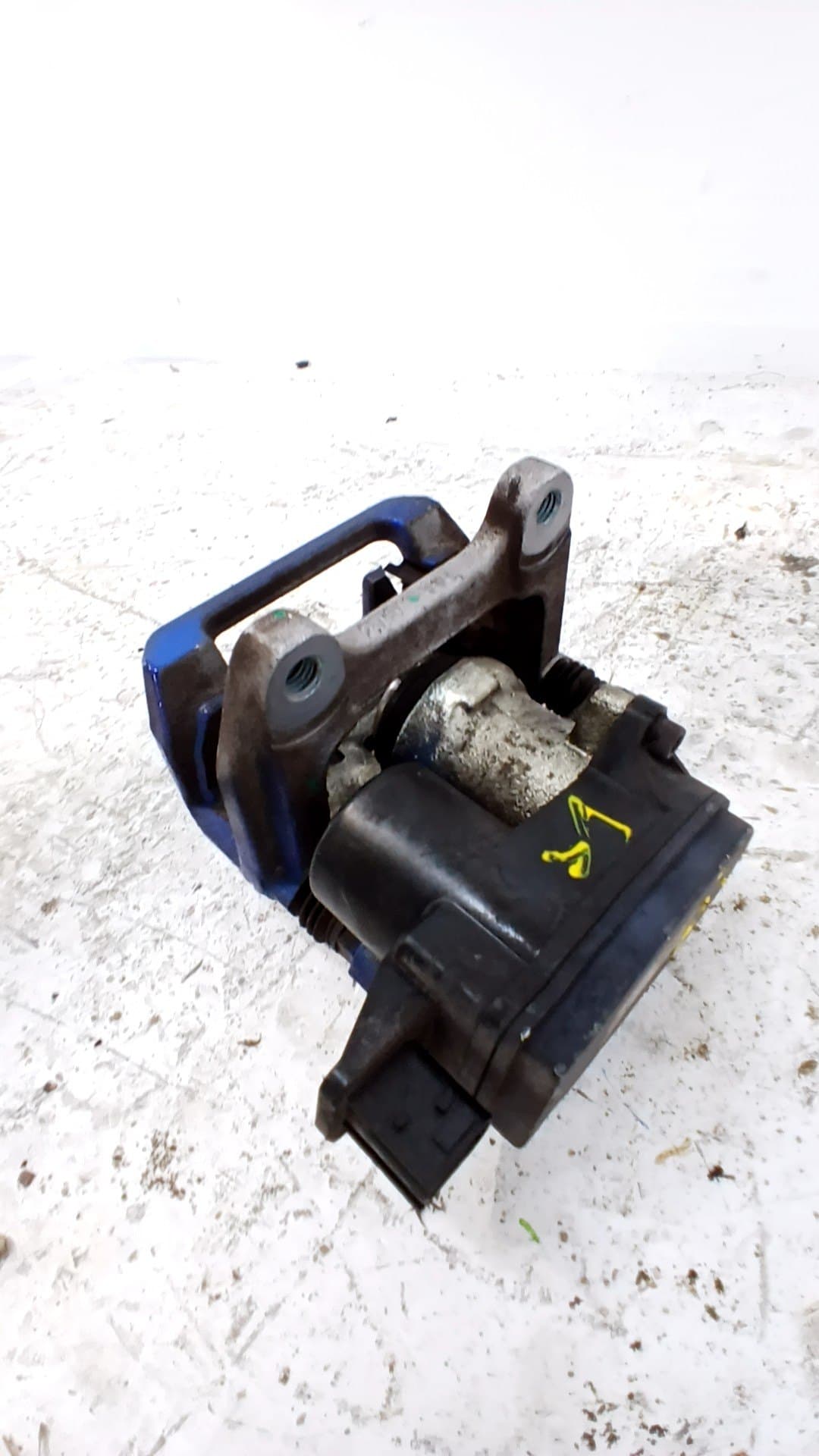 Recambio LYNK & CO 01 ref. 8891225121 2