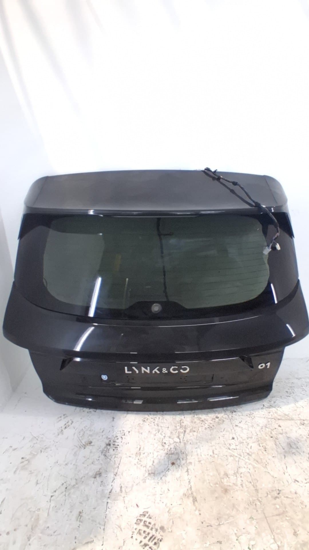 Porton trasero LYNK & CO 01