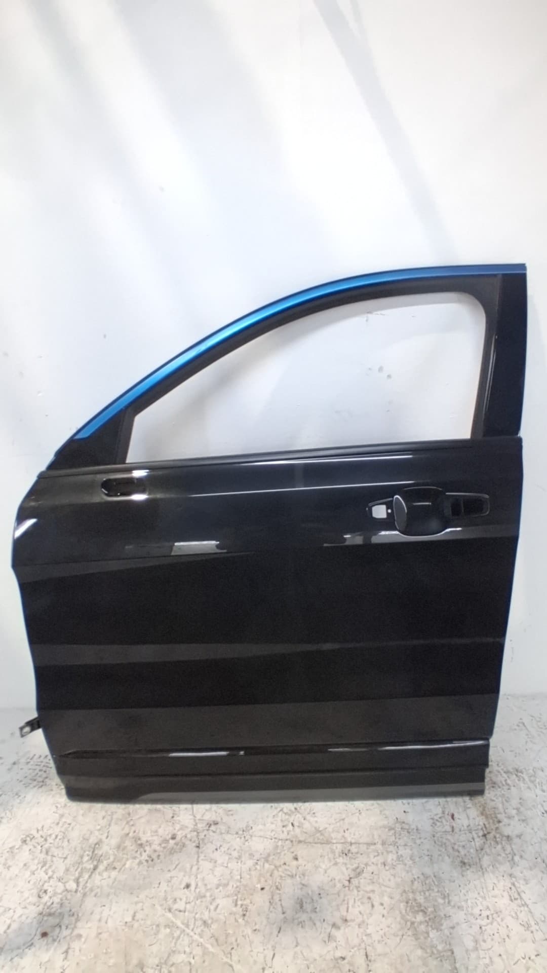 Puerta delantera izquierda LYNK & CO 01