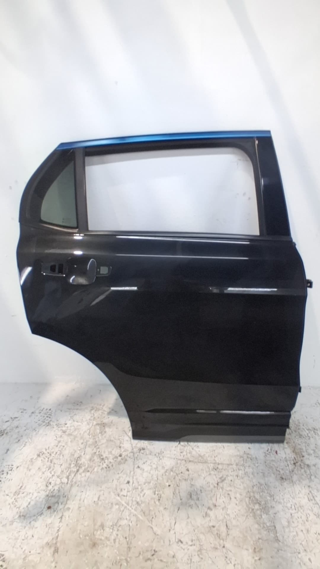 Puerta trasera derecha LYNK & CO 01