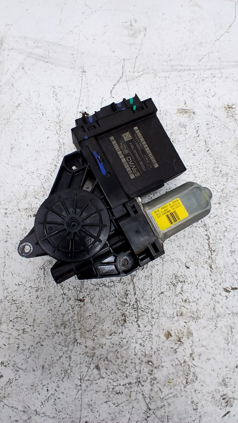 Motor elevalunas delantero izquierdo LYNK & CO 01 3