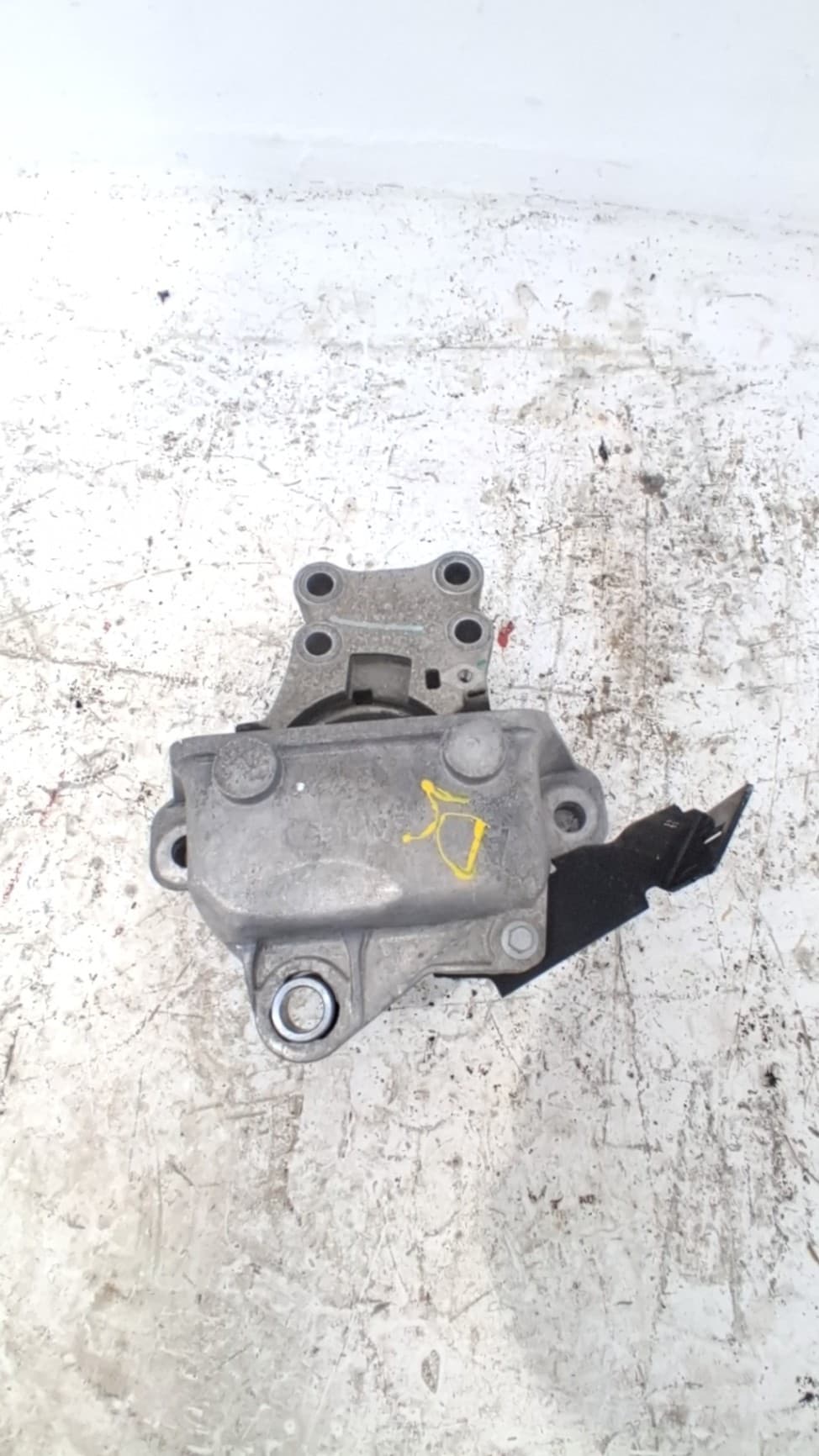 Soporte motor LYNK & CO 01 3