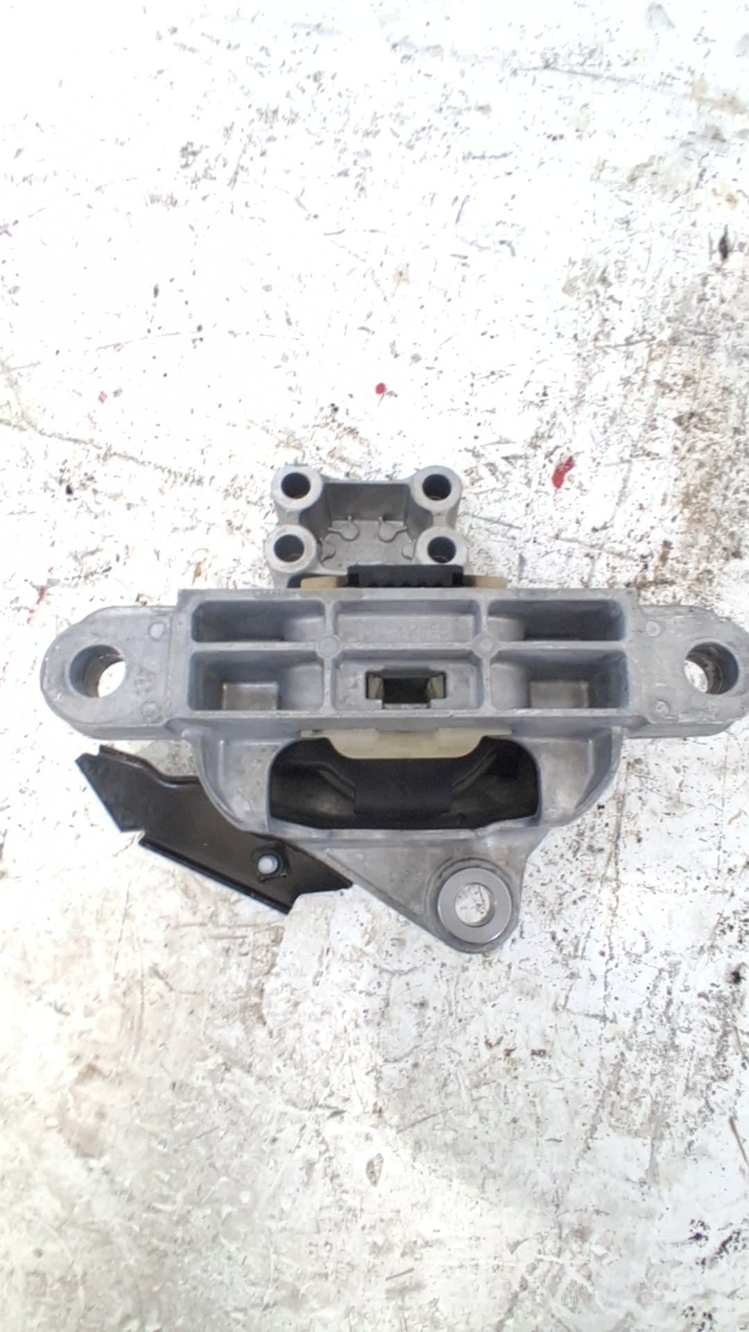 Soporte motor LYNK & CO 01