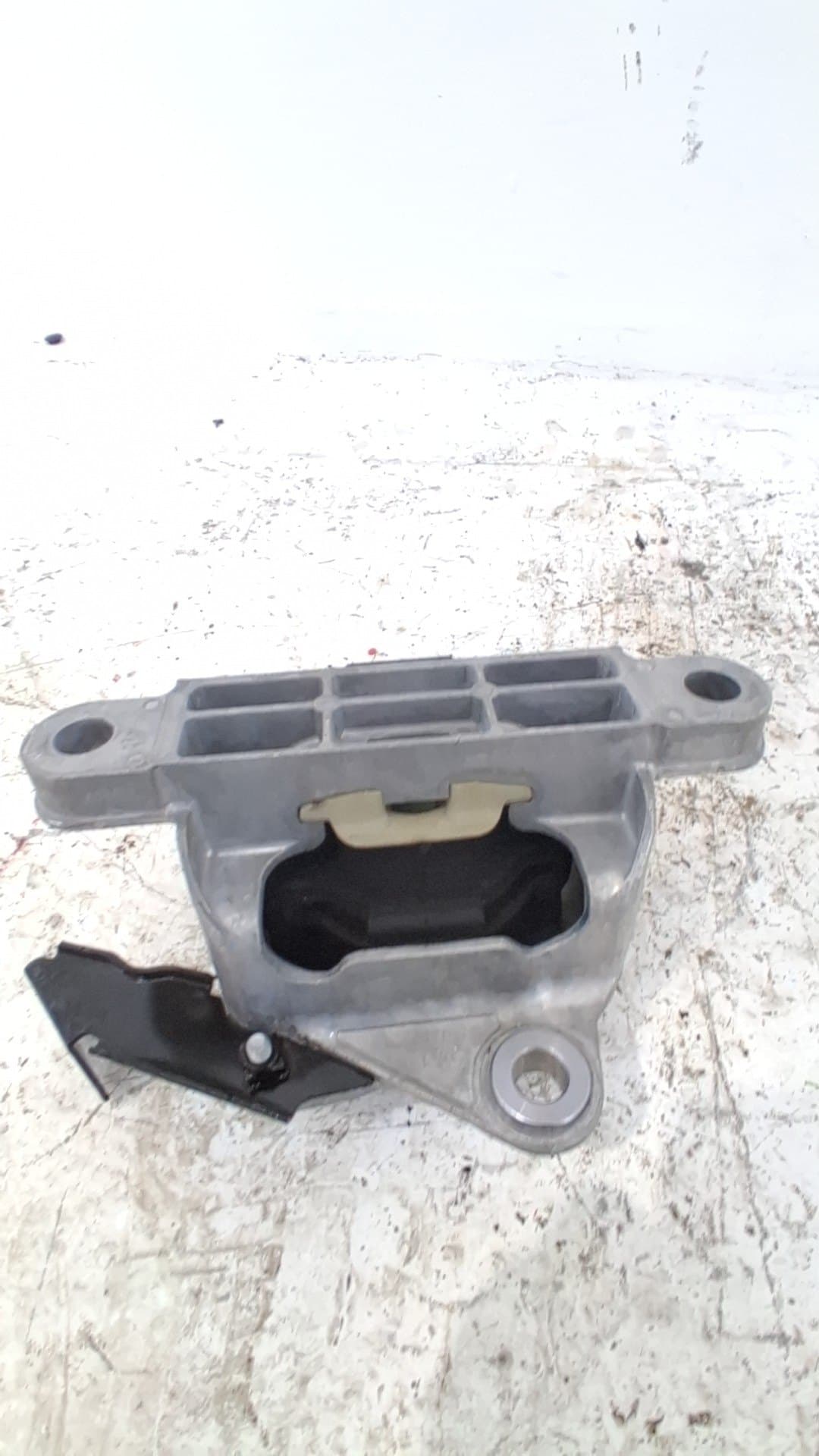 Soporte motor LYNK & CO 01 2