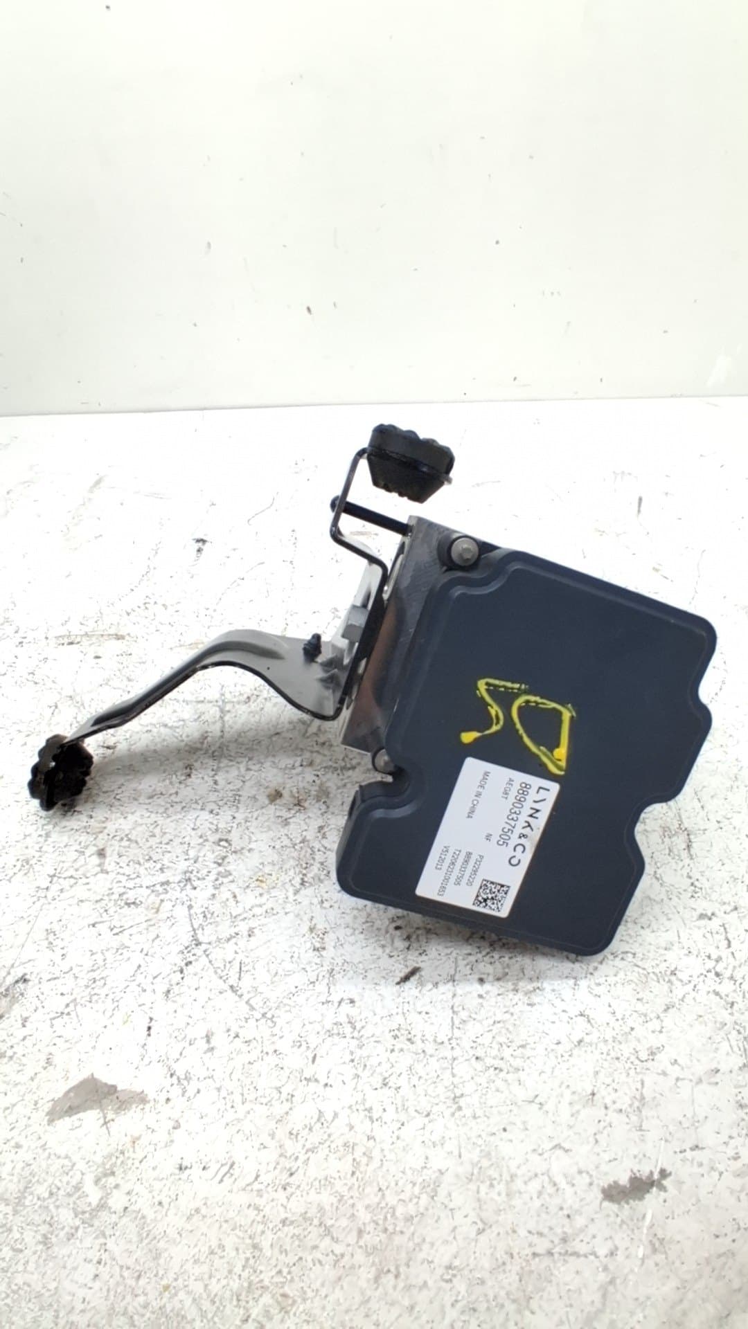 Abs LYNK & CO 01 3