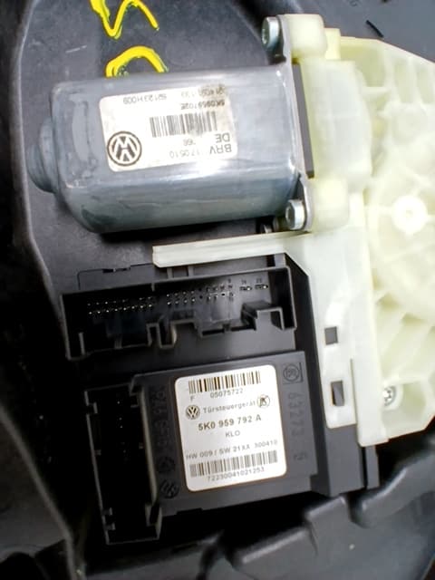 Elevalunas delantero derecho VOLKSWAGEN GOLF VI (5K1) 2