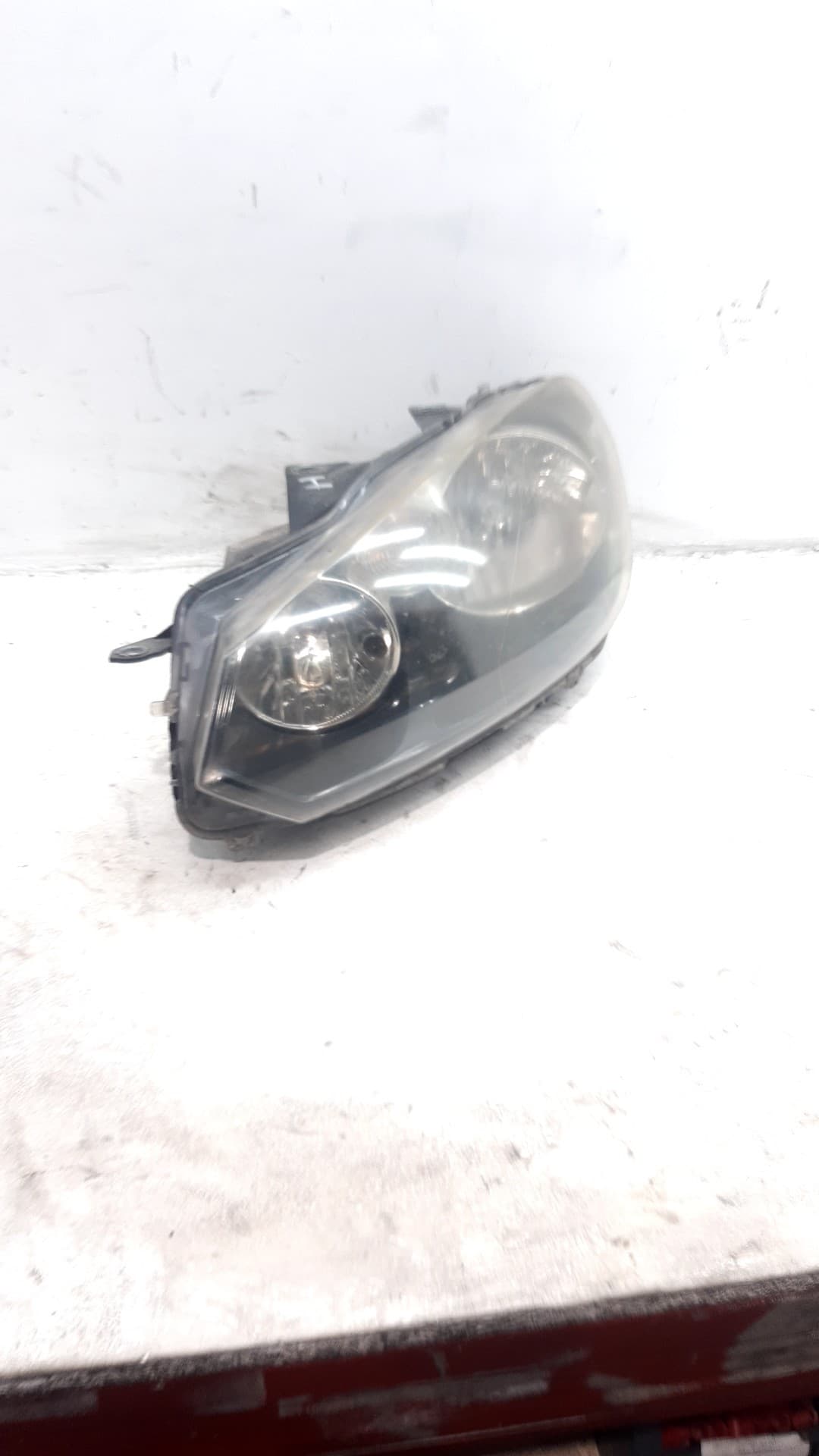 Faro izquierdo VOLKSWAGEN GOLF VI (5K1)