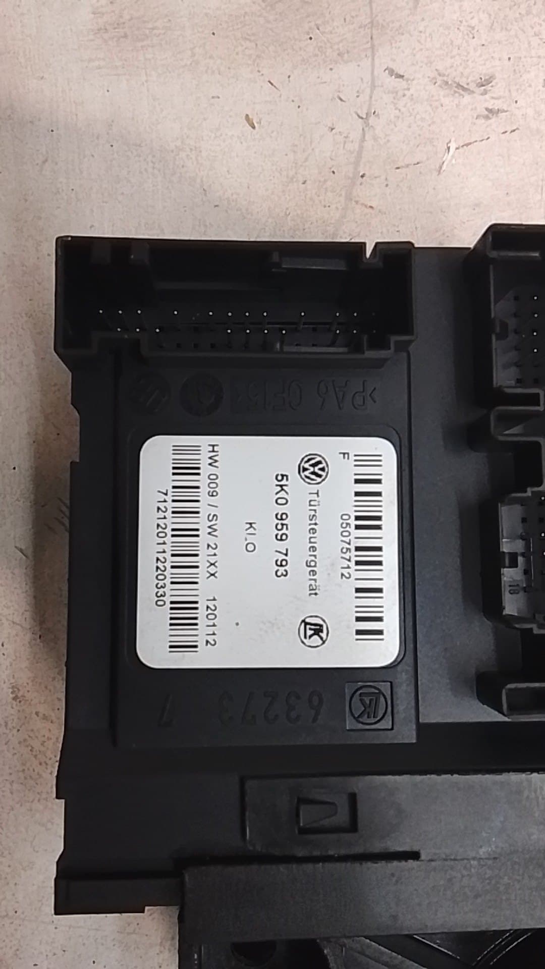 Motor elevalunas delantero izquierdo VOLKSWAGEN GOLF VI (5K1) 3