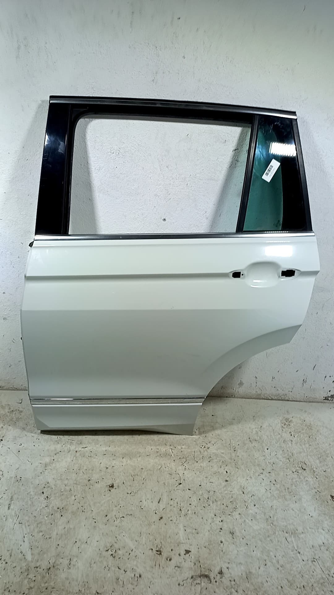 Puerta trasera izquierda VOLKSWAGEN TIGUAN (AX1)