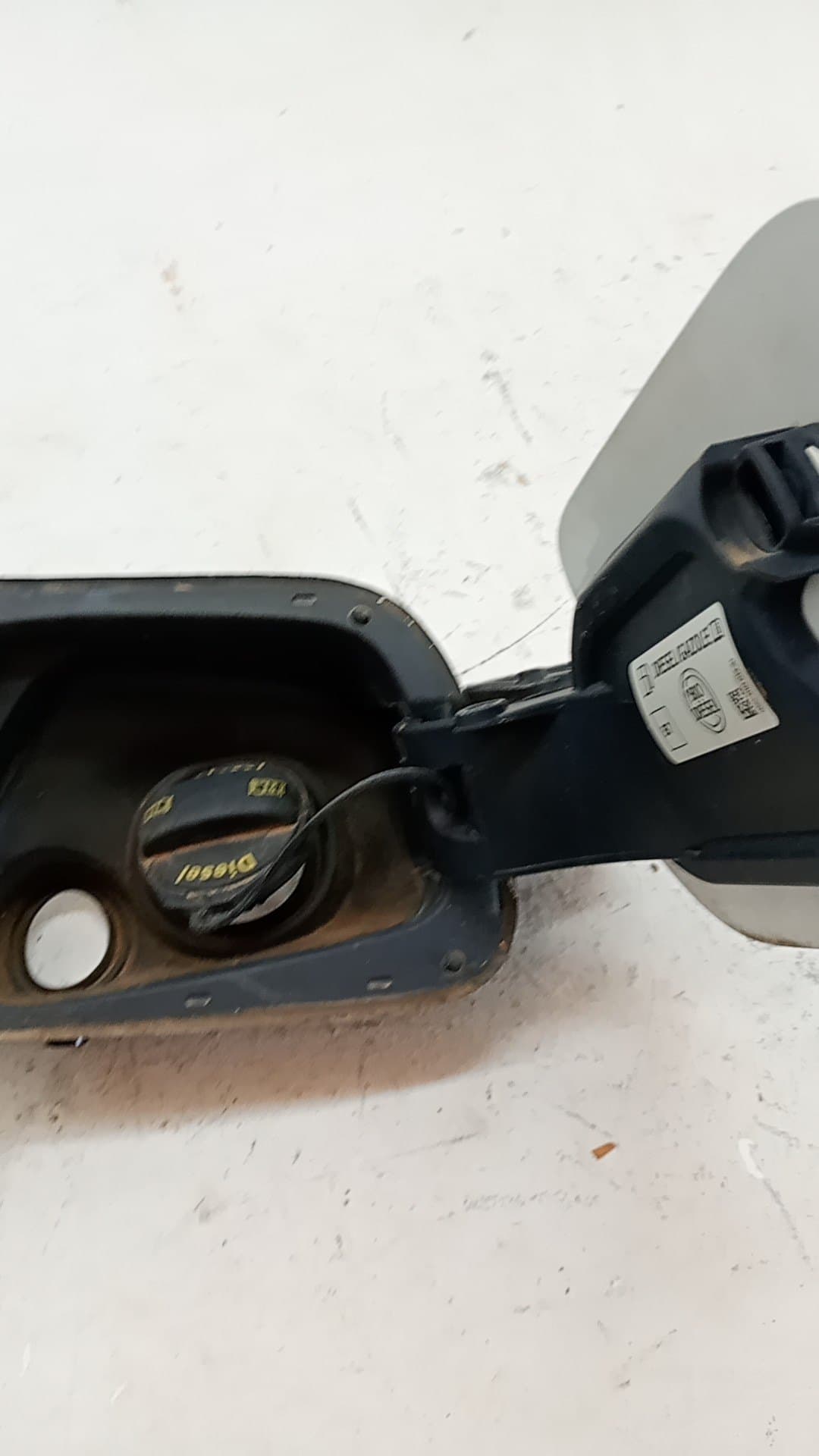 Tapa exterior combustible VOLKSWAGEN TIGUAN (AX1) 2