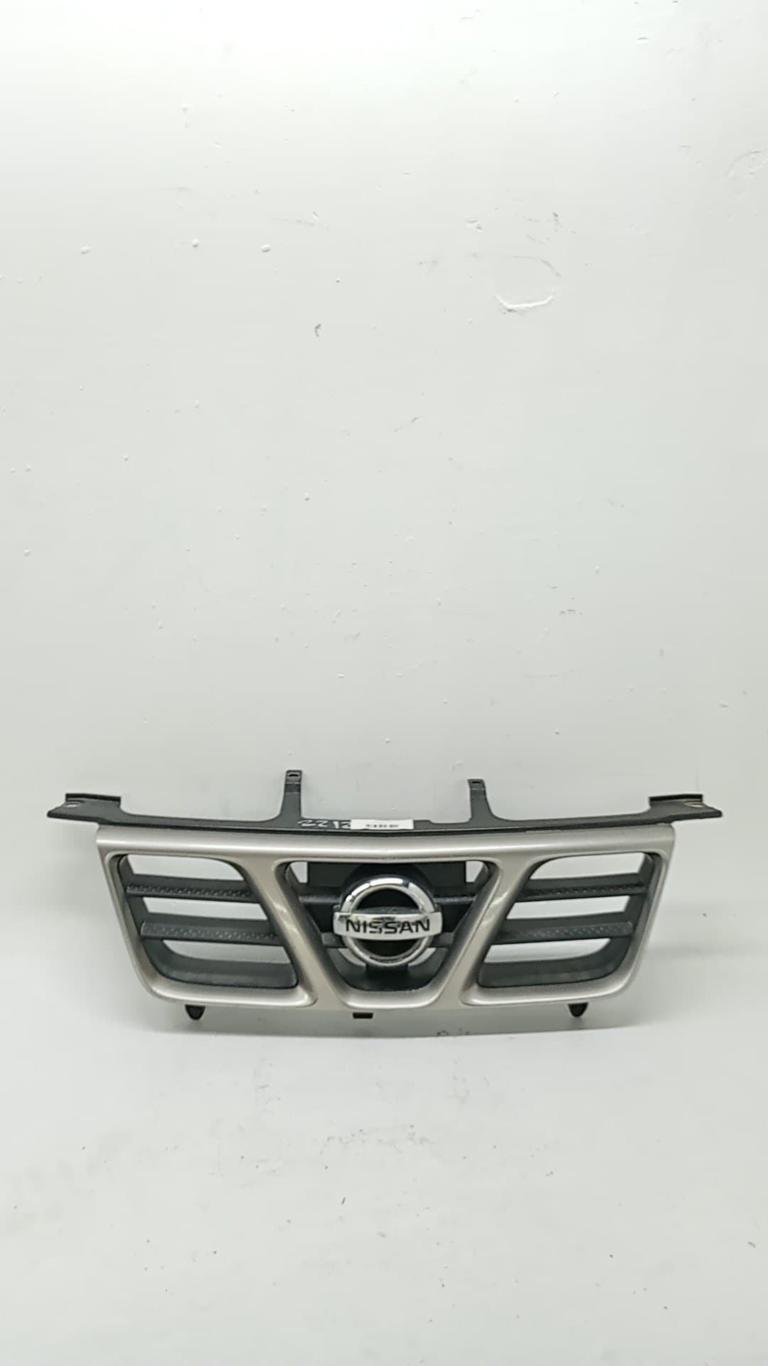 Rejilla delantera NISSAN X-TRAIL (T30)