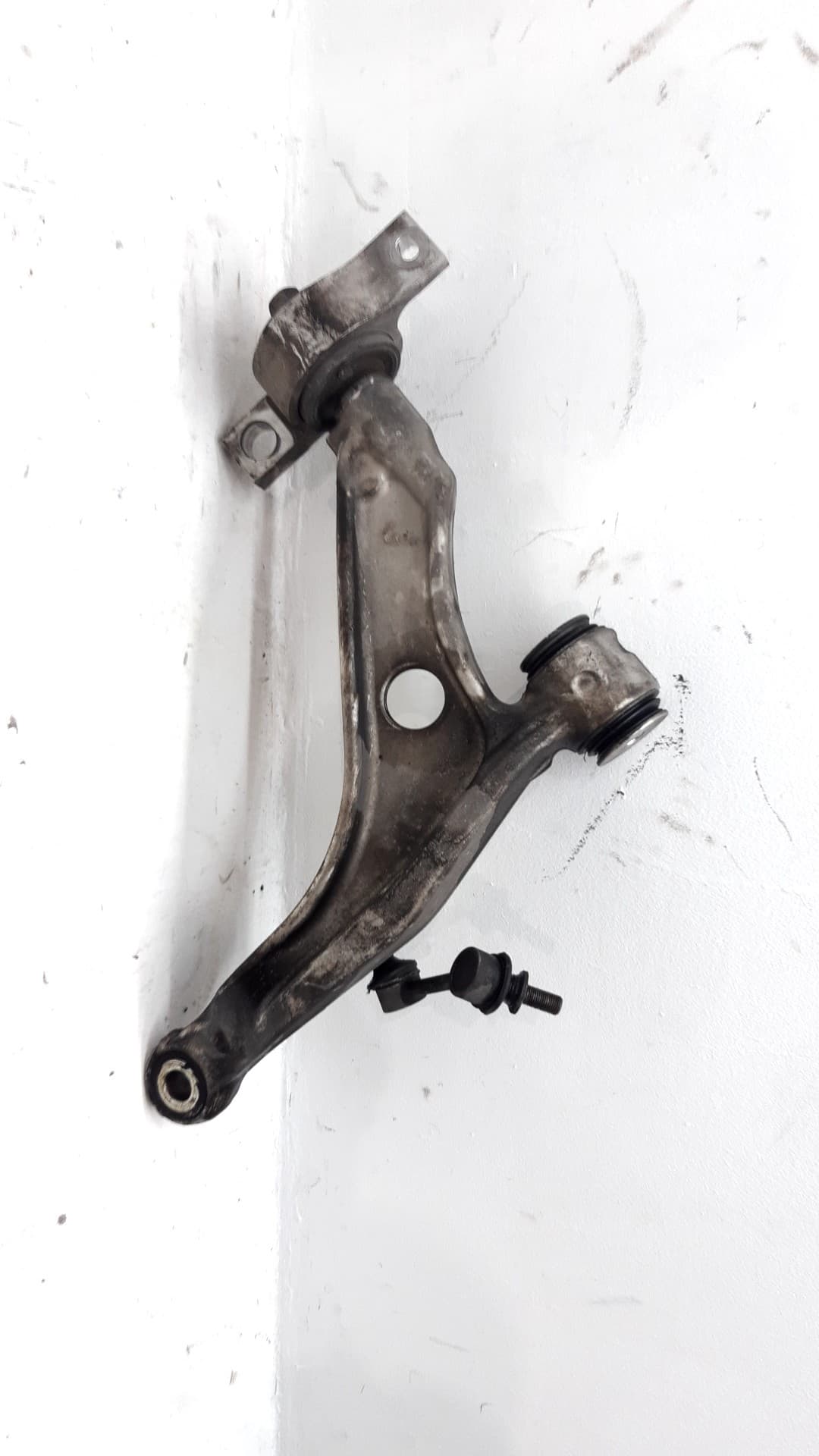 Brazo suspension inferior delantero izquierdo LEXUS IS 300 (JCE10)