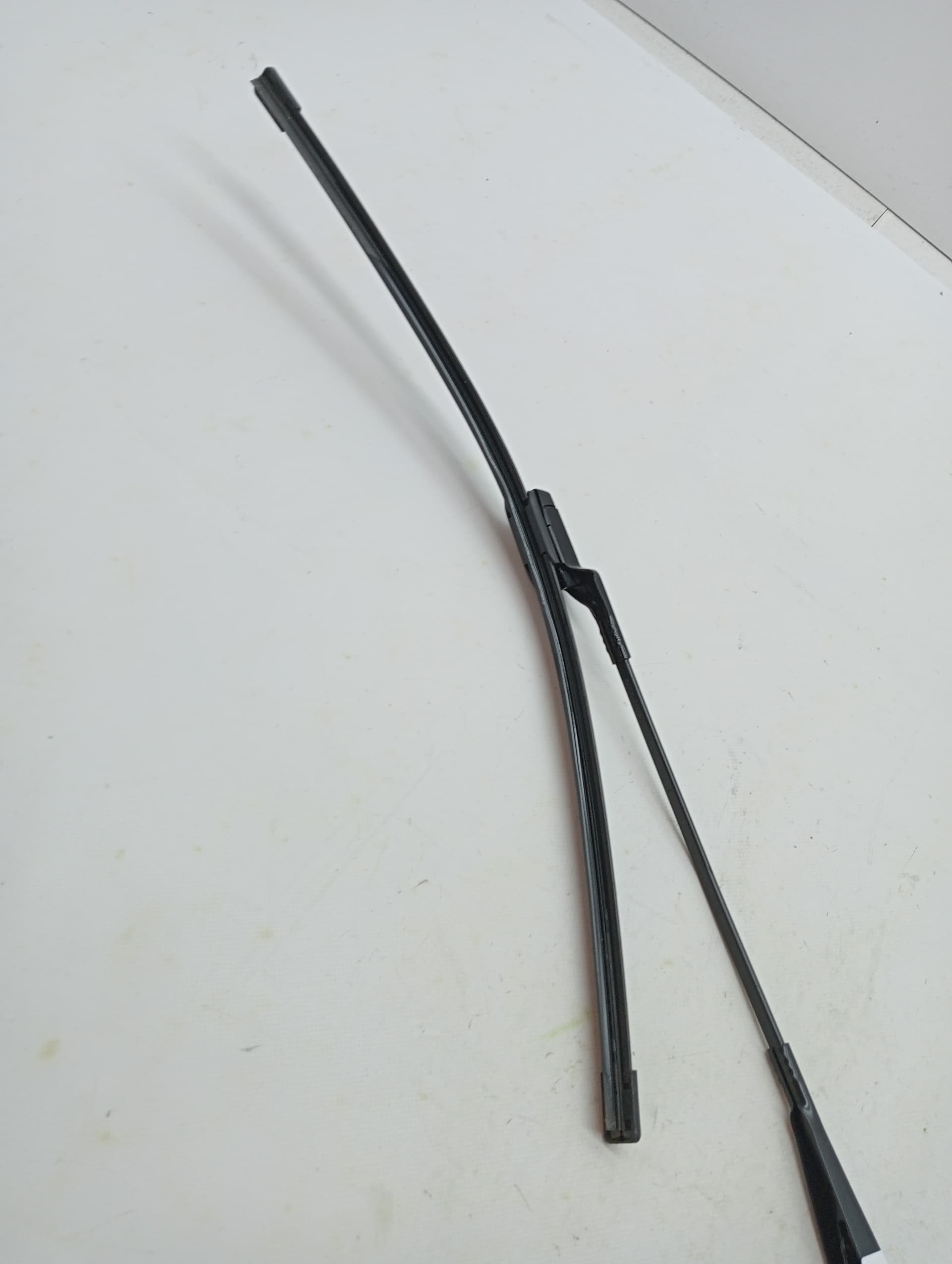 Brazo limpia delantero derecho MG EHS 2