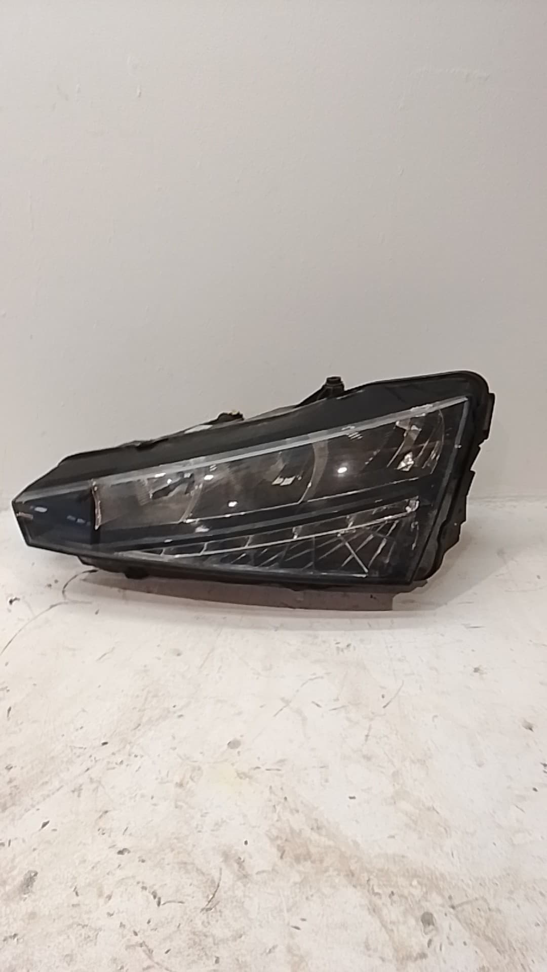 Faro izquierdo SKODA SCALA 3