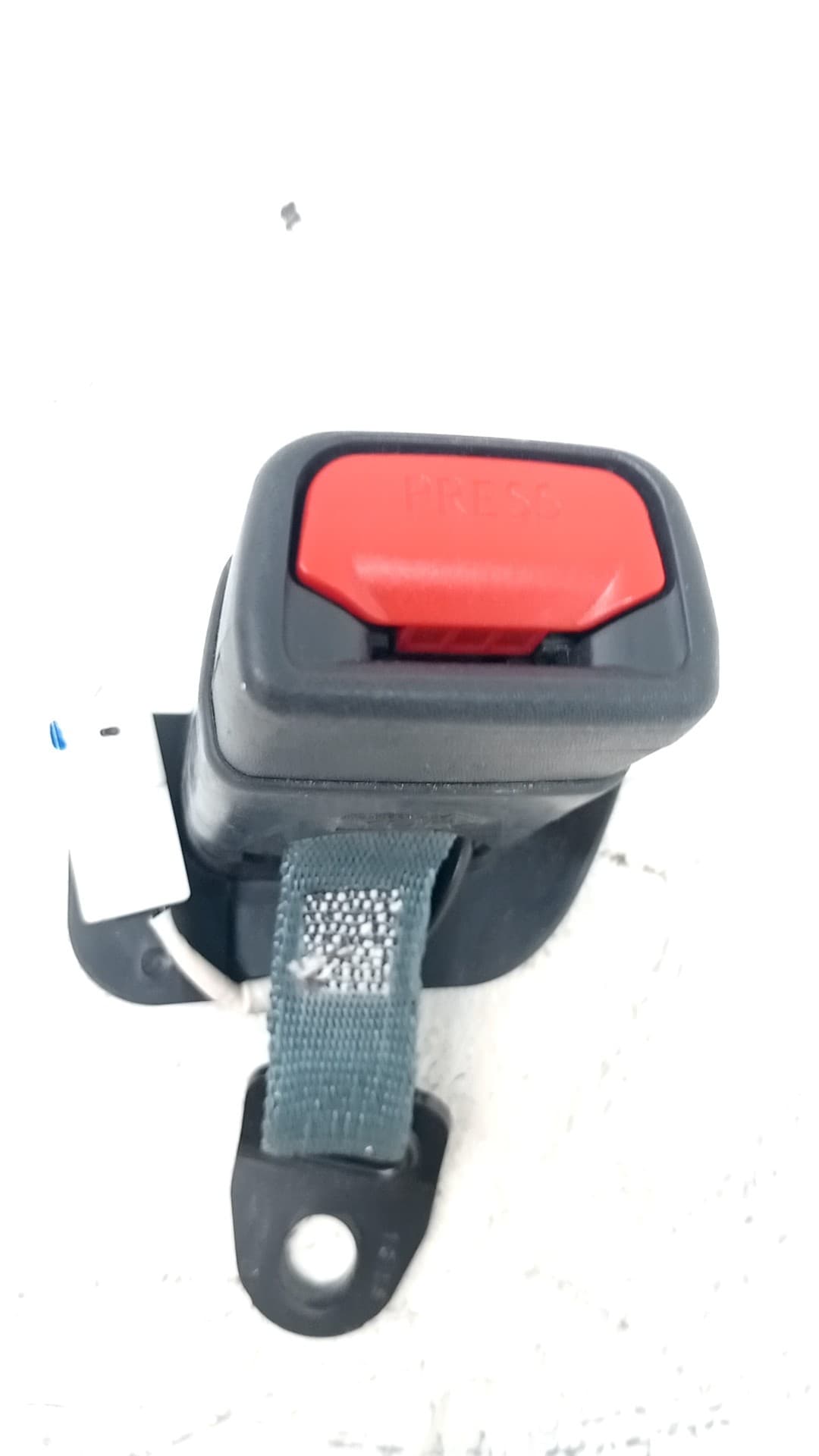 Enganche cinturon trasero derecho TOYOTA YARIS 3