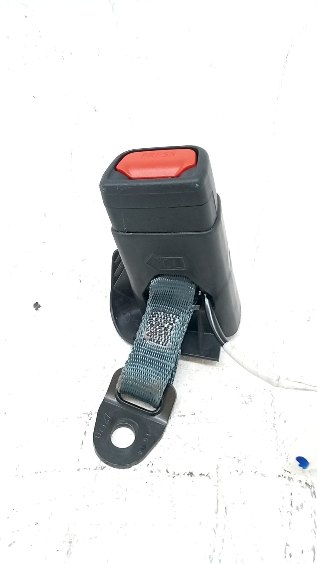 Enganche cinturon trasero izquierdo TOYOTA YARIS