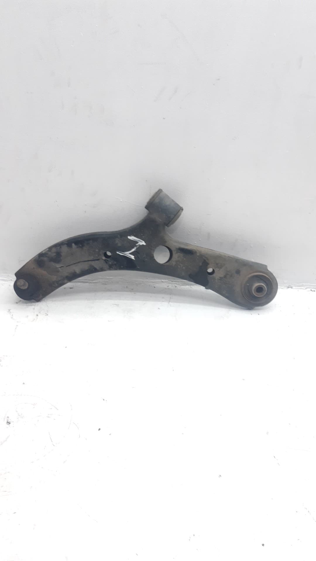 Brazo suspension inferior delantero izquierdo SUZUKI SWIFT SF BERLINA (EA)
