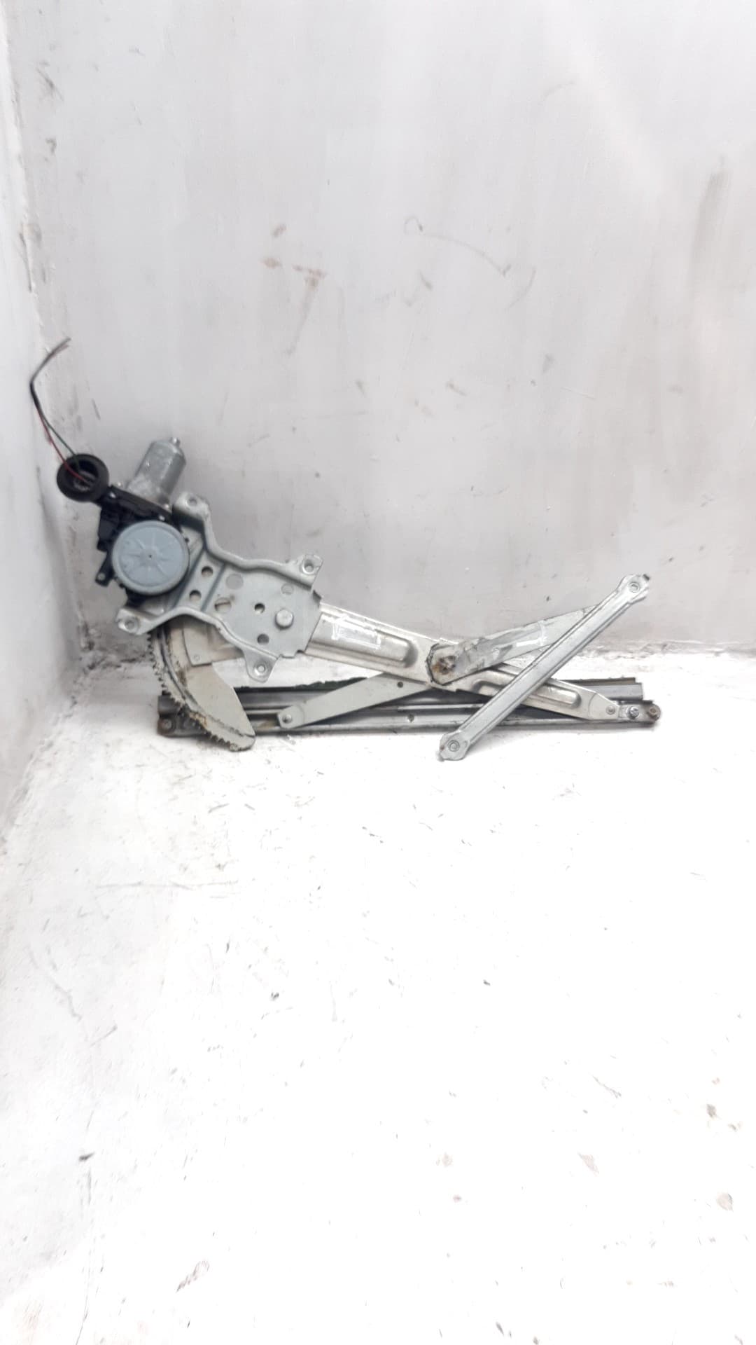 Elevalunas delantero izquierdo SUZUKI SWIFT SF BERLINA (EA)