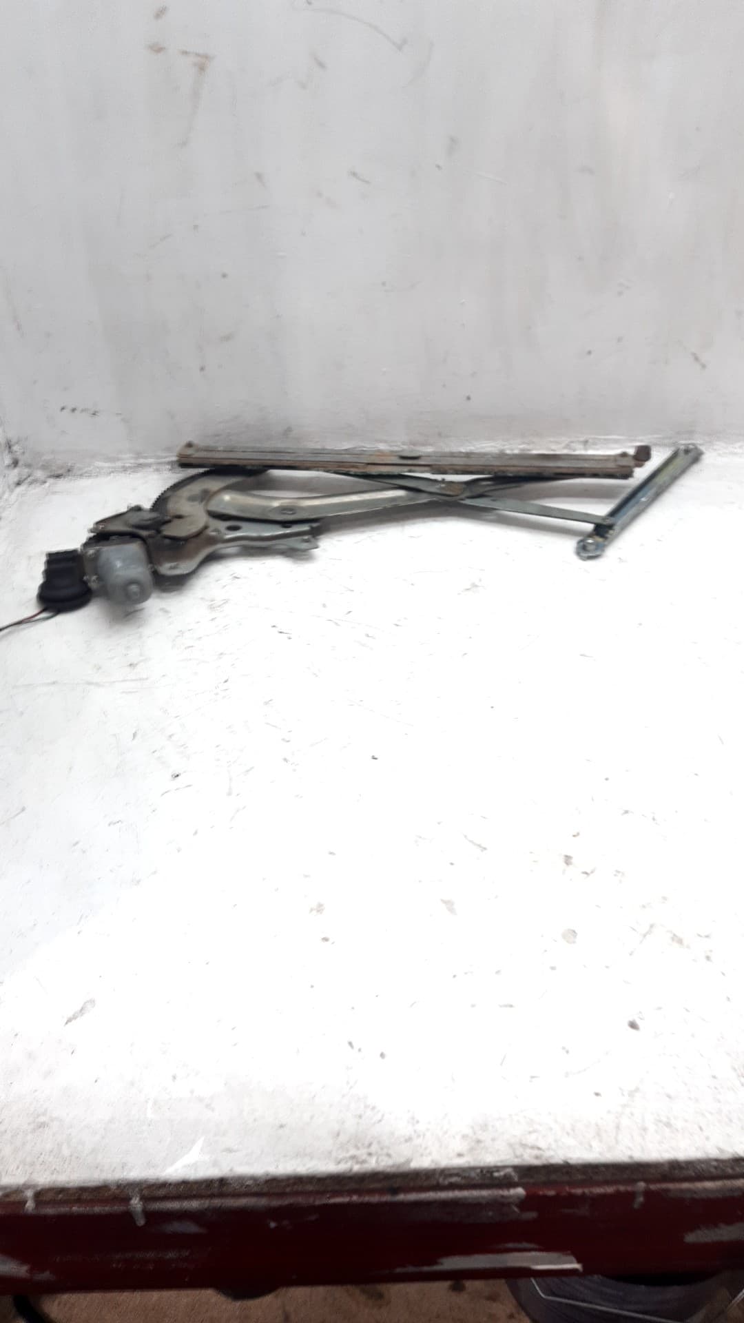 Elevalunas delantero izquierdo SUZUKI SWIFT SF BERLINA (EA) 2