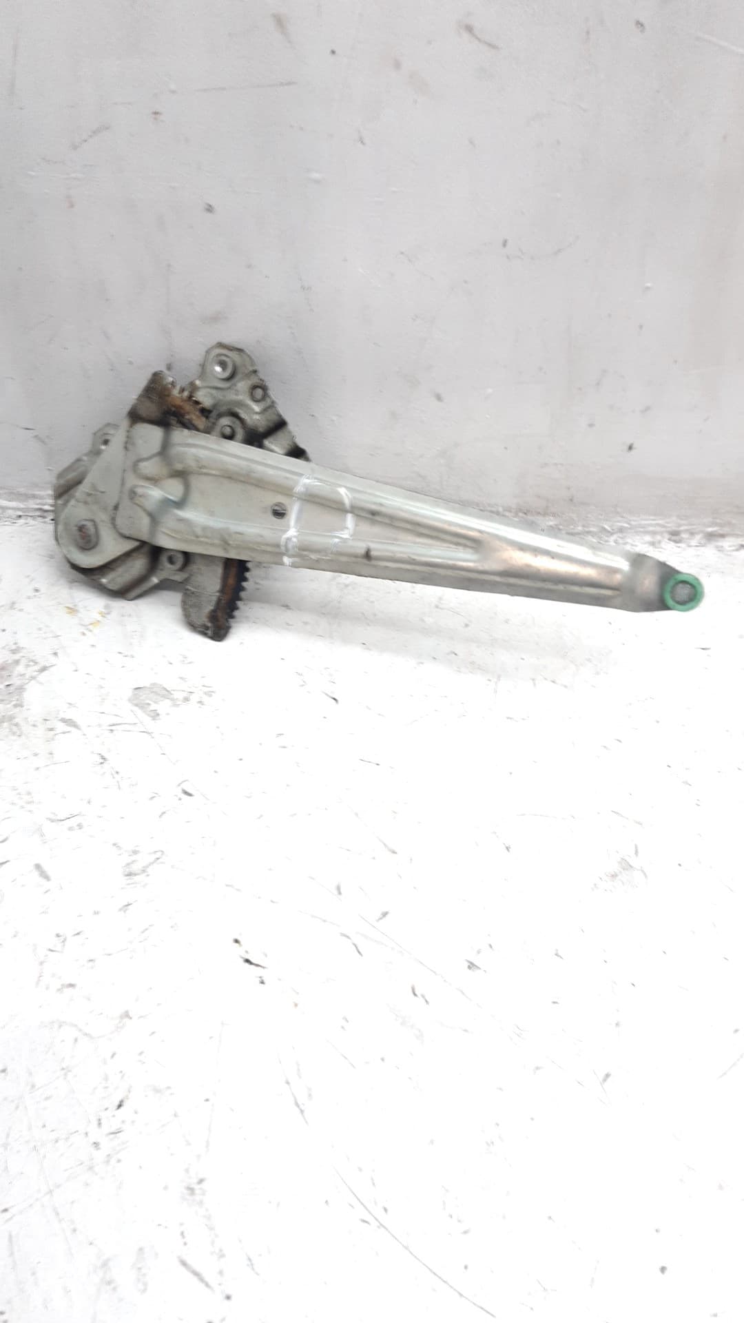 Elevalunas trasero derecho SUZUKI SWIFT SF BERLINA (EA)