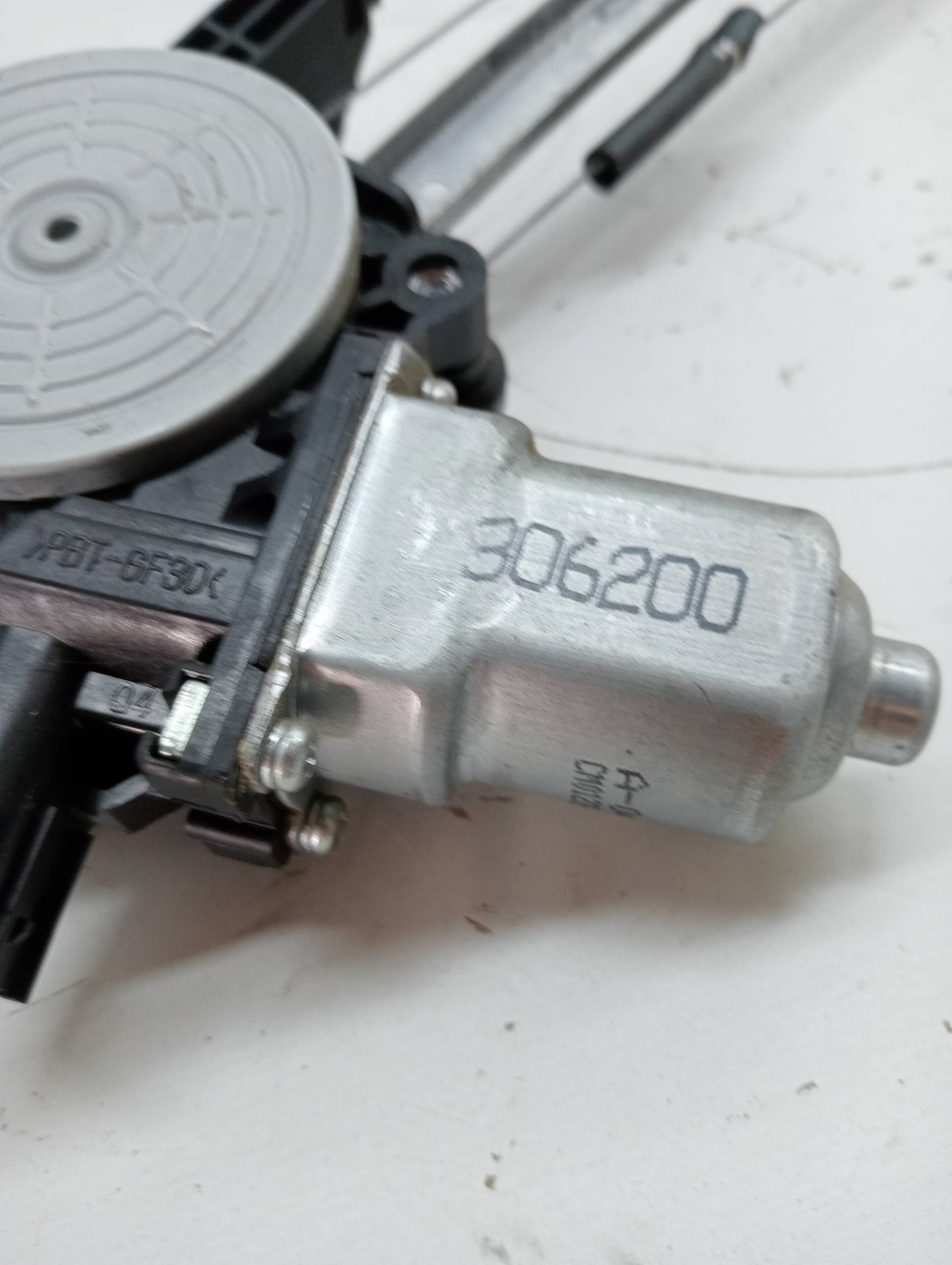 Motor elevalunas trasero derecho HONDA CR-V 3