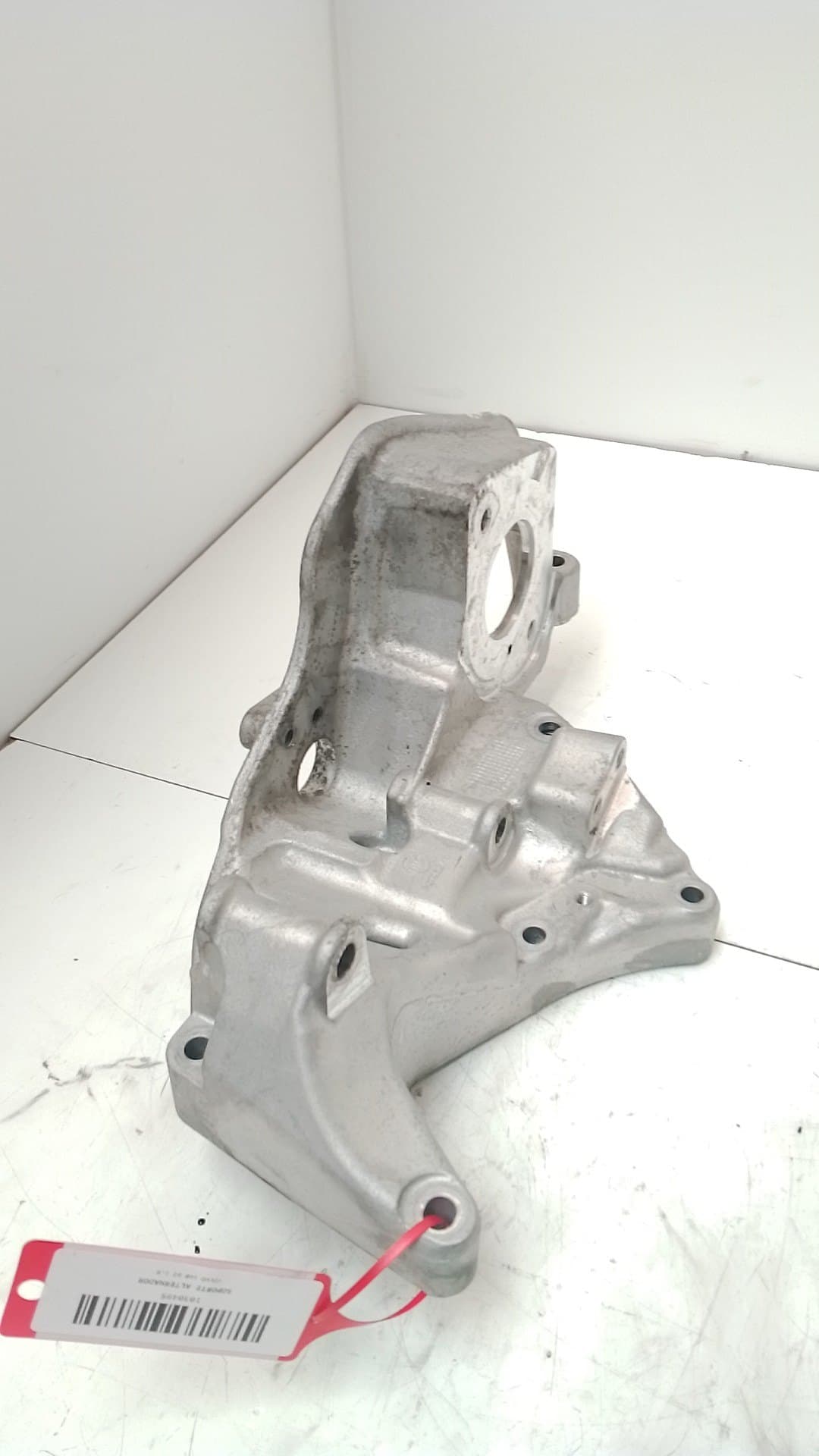 Soporte alternador VOLVO V40