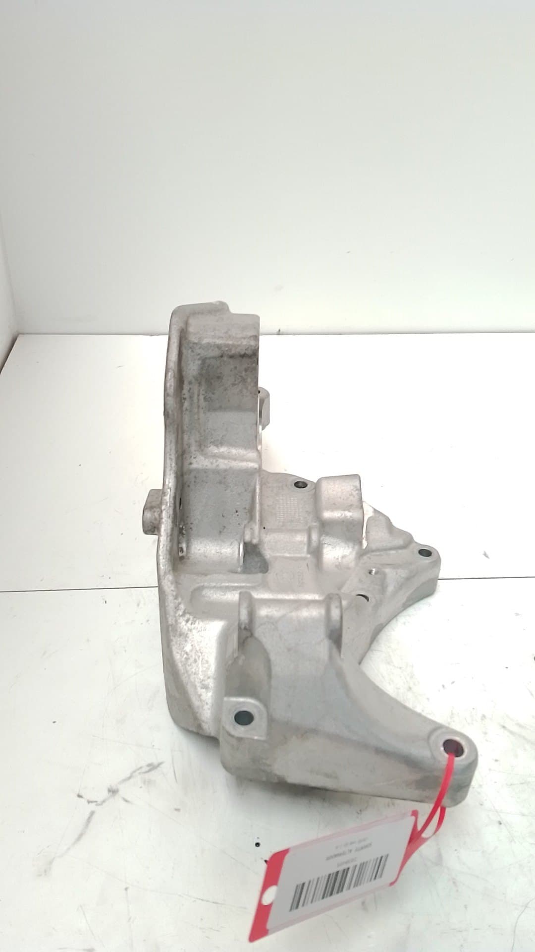 Soporte alternador VOLVO V40 5