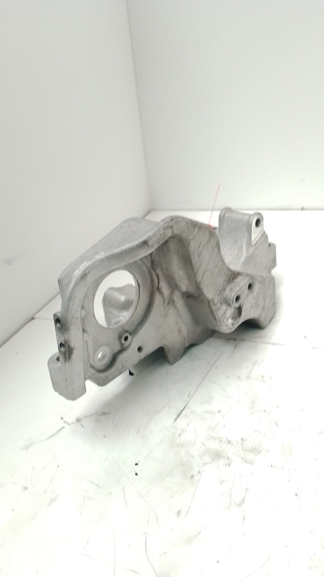 Soporte alternador VOLVO V40 4