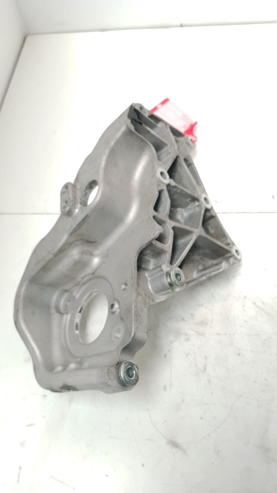 Soporte alternador VOLVO V40 3