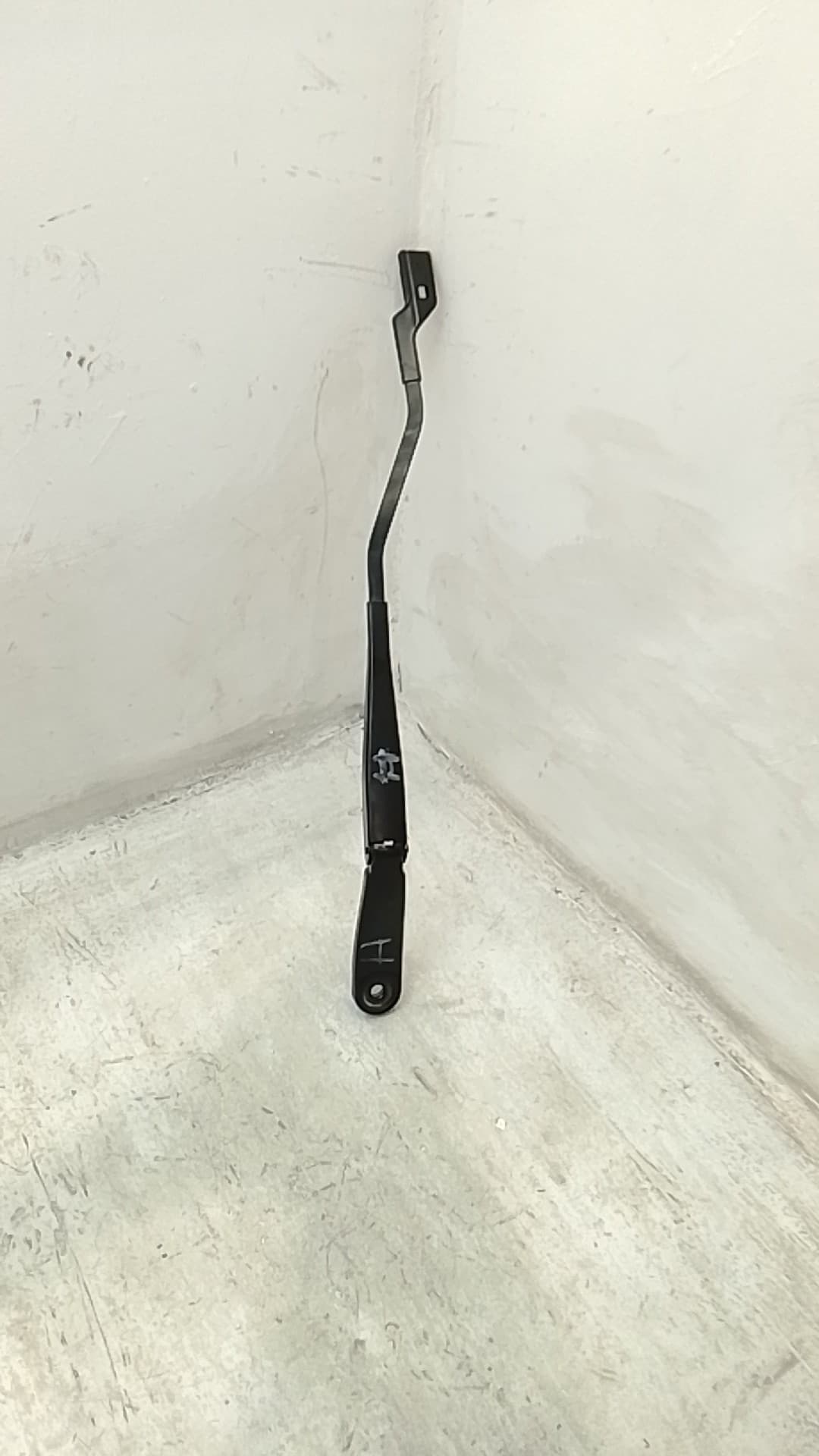 Brazo limpia delantero izquierdo VOLVO V40