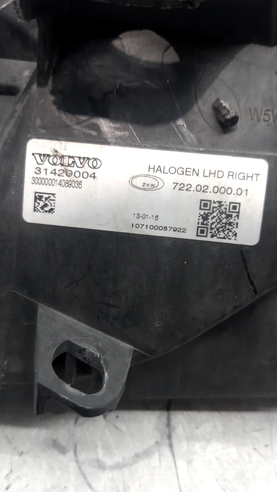 Faro derecho VOLVO V40 2