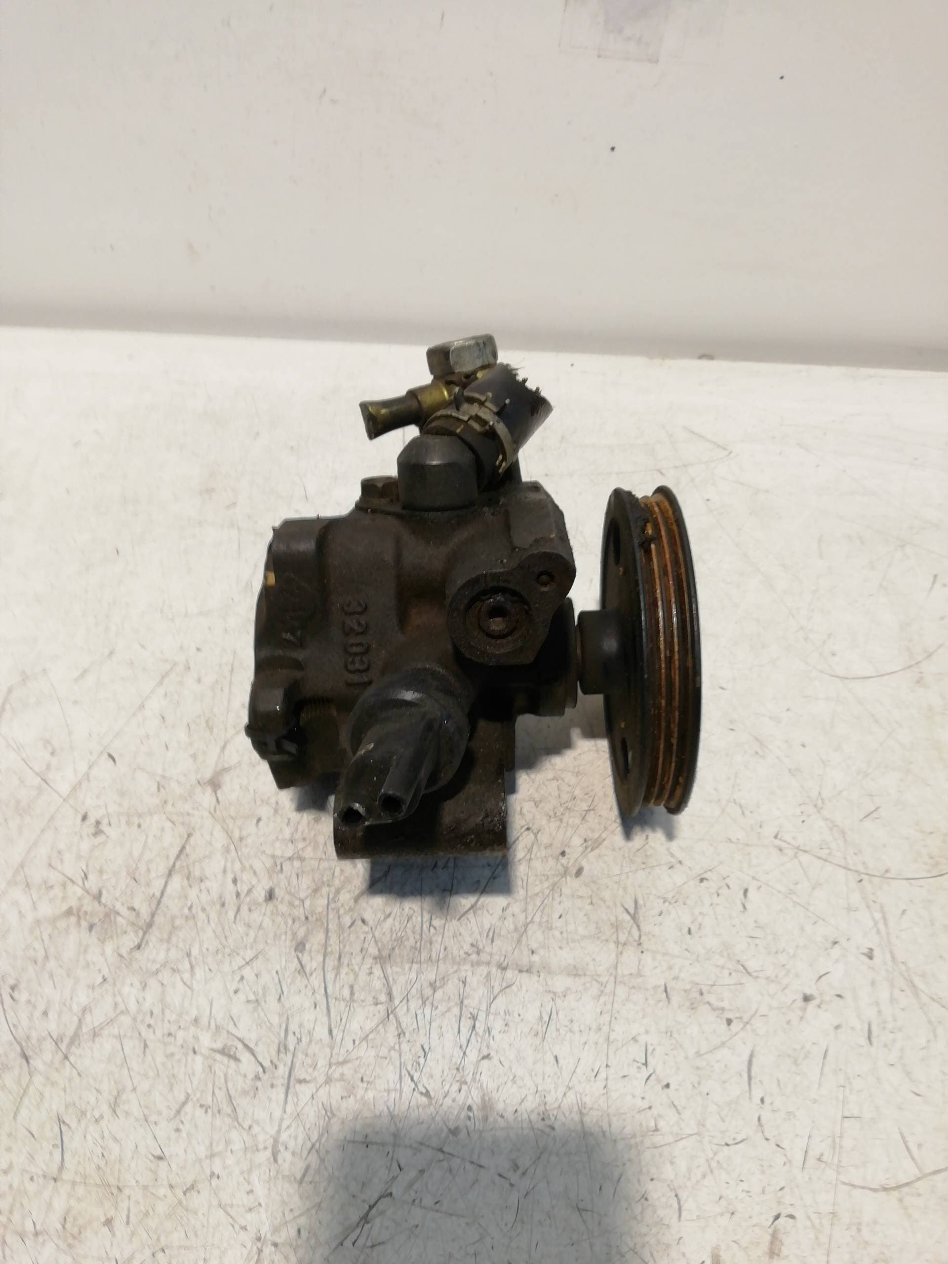 Bomba direccion TOYOTA AVENSIS BERLINA (T25) 5