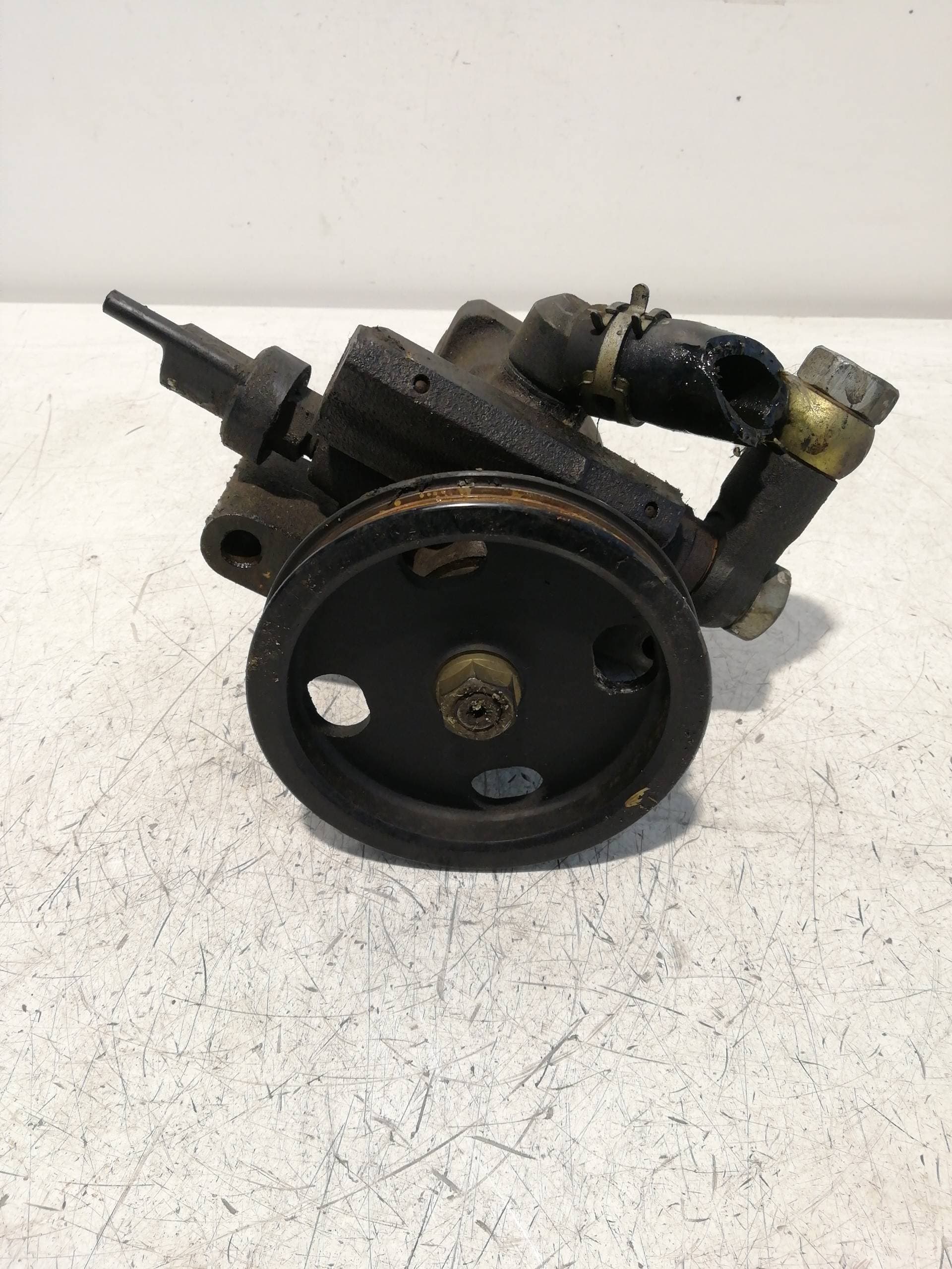 Bomba direccion TOYOTA AVENSIS BERLINA (T25) 4