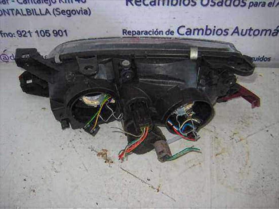 Faro derecho TOYOTA AVENSIS BERLINA (T25) 2