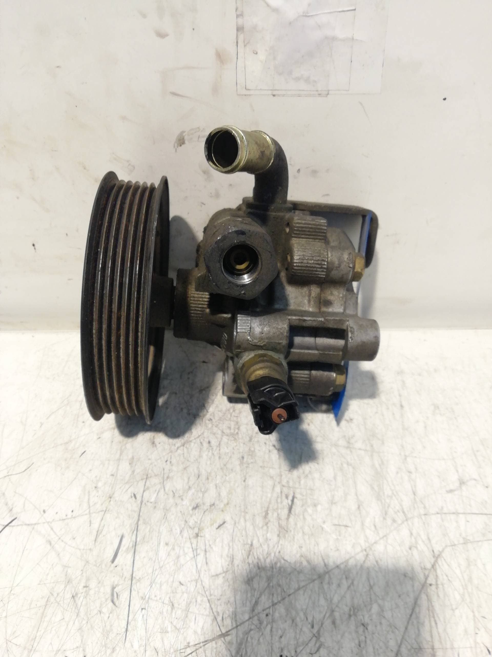 Bomba direccion TOYOTA AVENSIS BERLINA (T25)