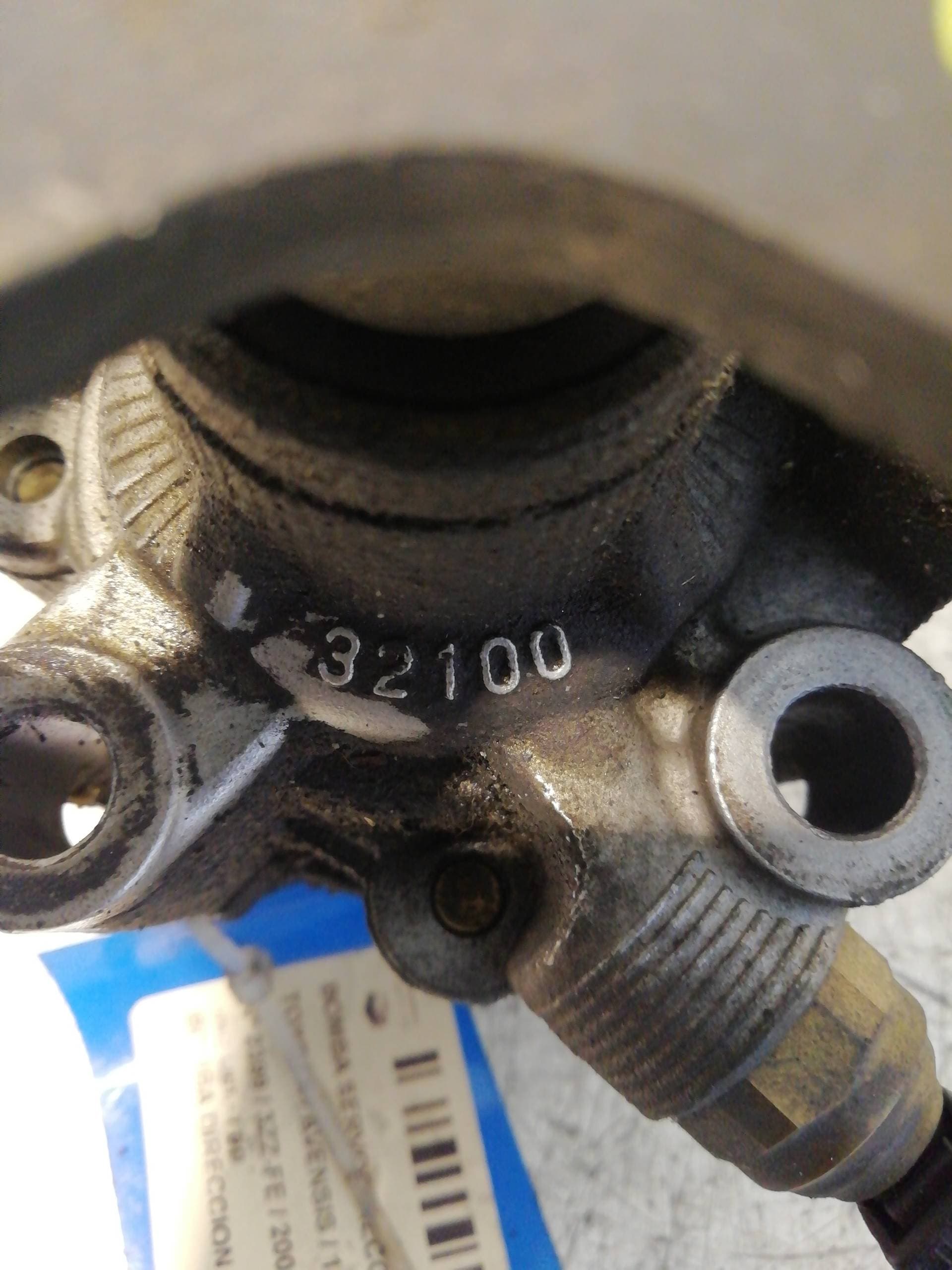 Bomba direccion TOYOTA AVENSIS BERLINA (T25) 2