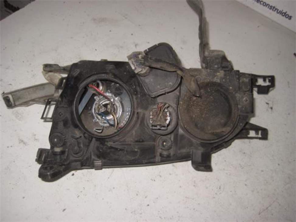 Faro derecho TOYOTA AVENSIS BERLINA (T25) 2