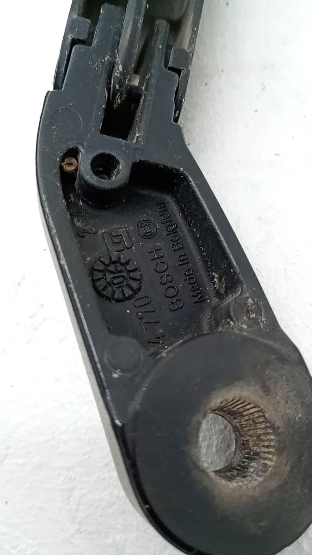 Brazo limpia delantero derecho VOLKSWAGEN POLO (9N1)