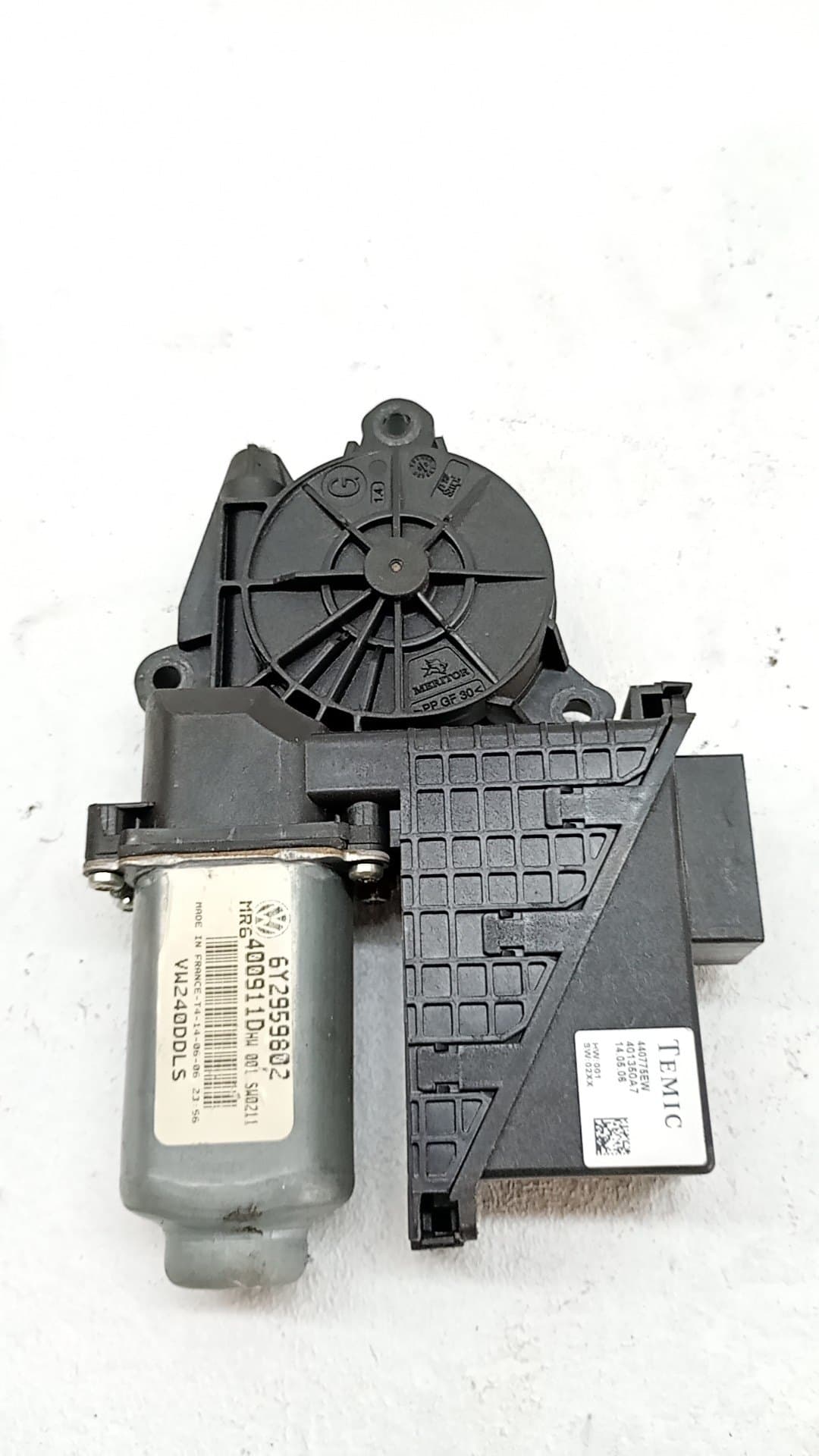 Motor elevalunas delantero izquierdo VOLKSWAGEN POLO (9N1) 2