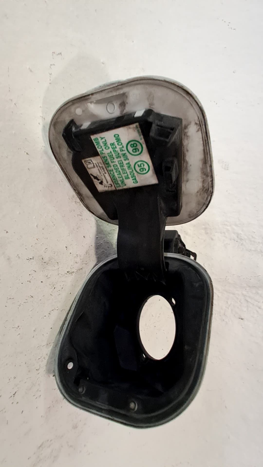 Tapa exterior combustible RENAULT TWINGO III 2