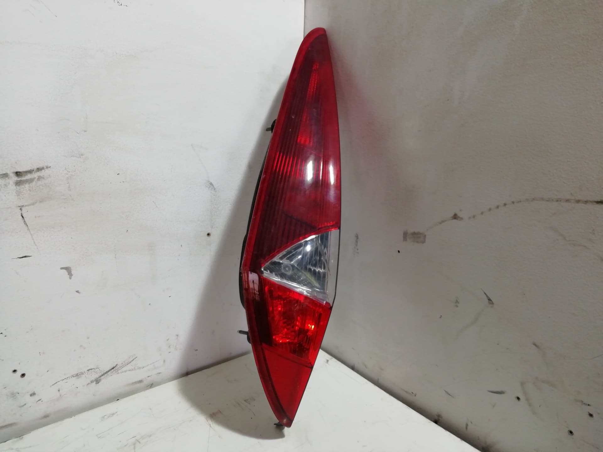 Piloto trasero izquierdo FIAT PUNTO BERLINA (188)