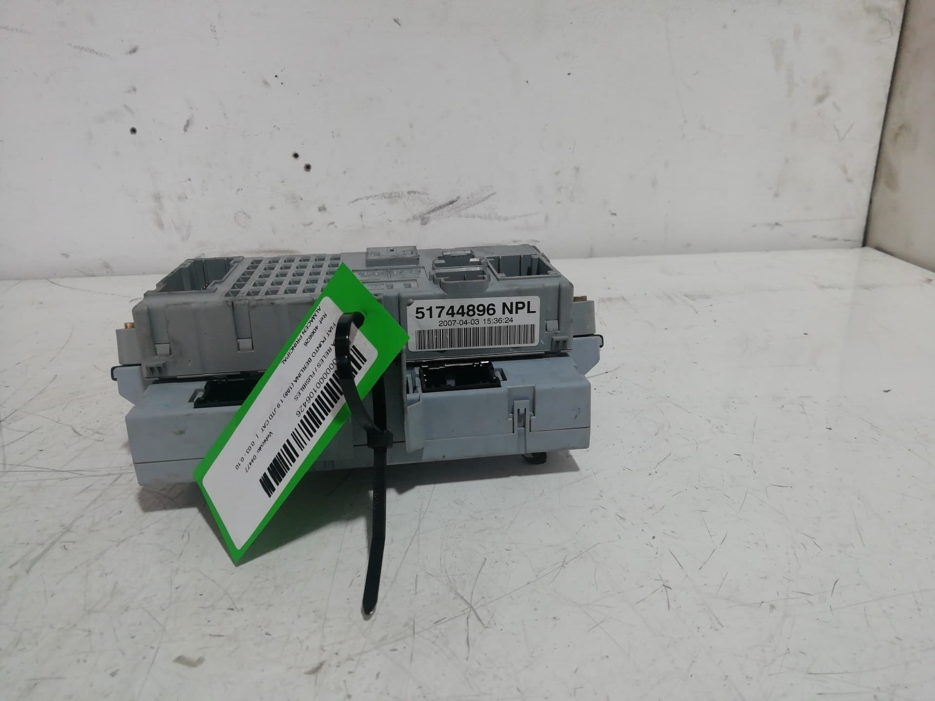 Caja reles / fusibles FIAT PUNTO BERLINA (188)