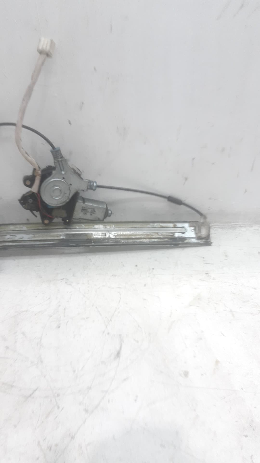 Elevalunas delantero izquierdo MAZDA PREMACY (CP) 3