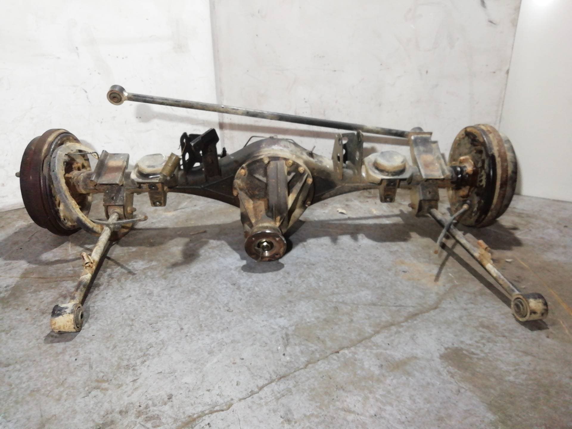 Puente trasero NISSAN TERRANO II (R20)